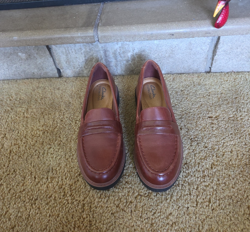 Clarks Women’s Chestnut Brown Leather Penny Loafers